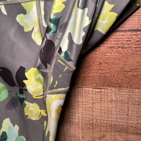 🌻 Athleta Elation 7/8 Tight Green Floral XS - Picture 8 of 10